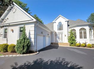 51 Stone Hill Dr S, Manhasset, NY