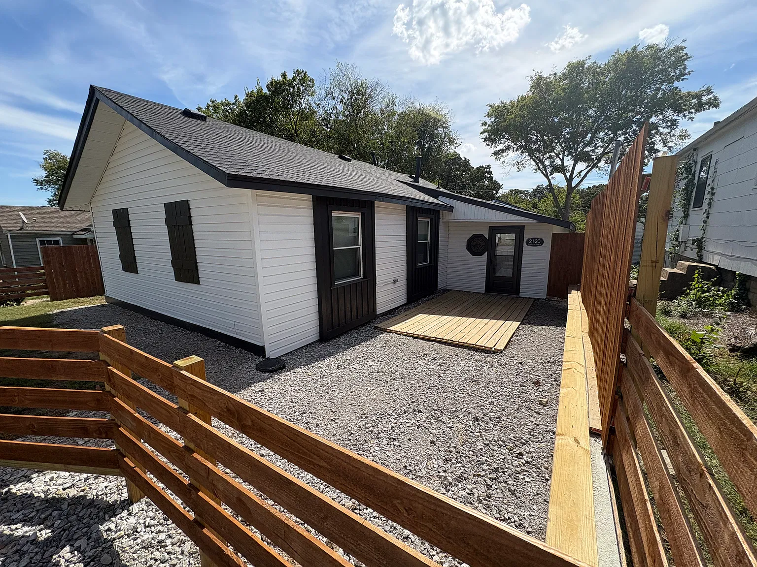 4 bed, 1250 sqft, $1,600 — Photo 2