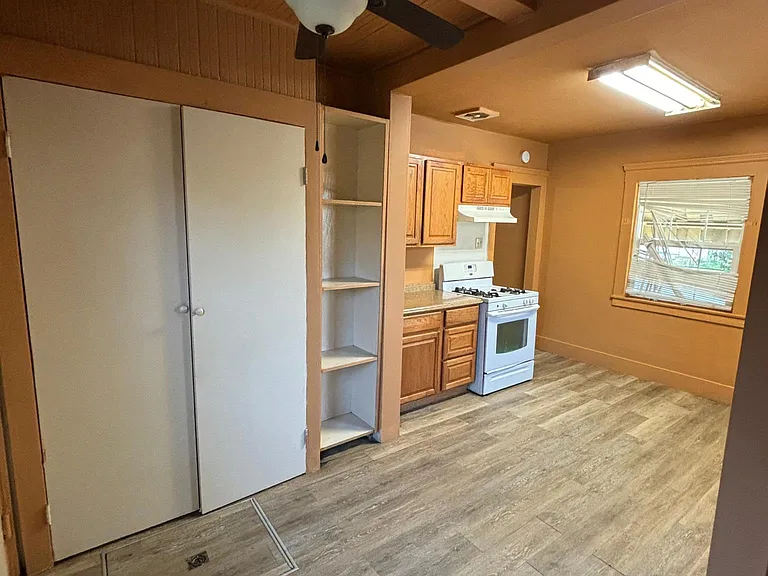 Washer & Dryer hookups closet, Dining area/Kitchen