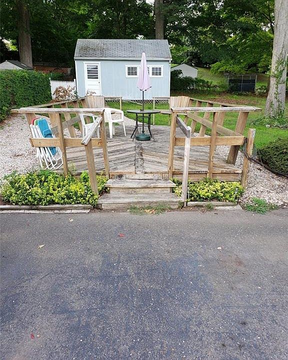2nd image of 20 Bel Air Dr