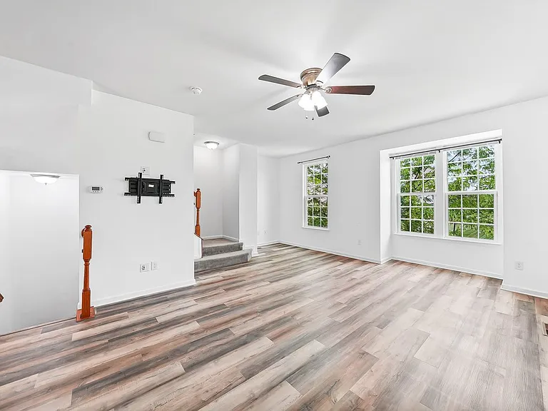 1222 Carrick Ct — Photo 9