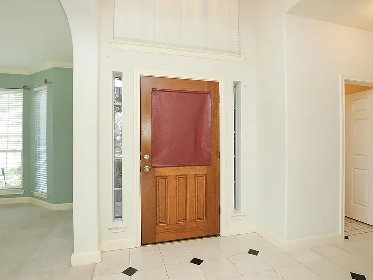 7502 Holly Court Est — Photo 8