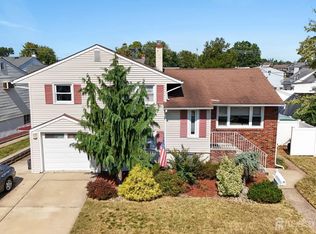 100 Markowitz St, Carteret, NJ