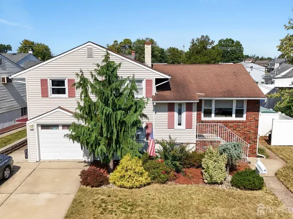 100 Markowitz St, Carteret, NJ 07008