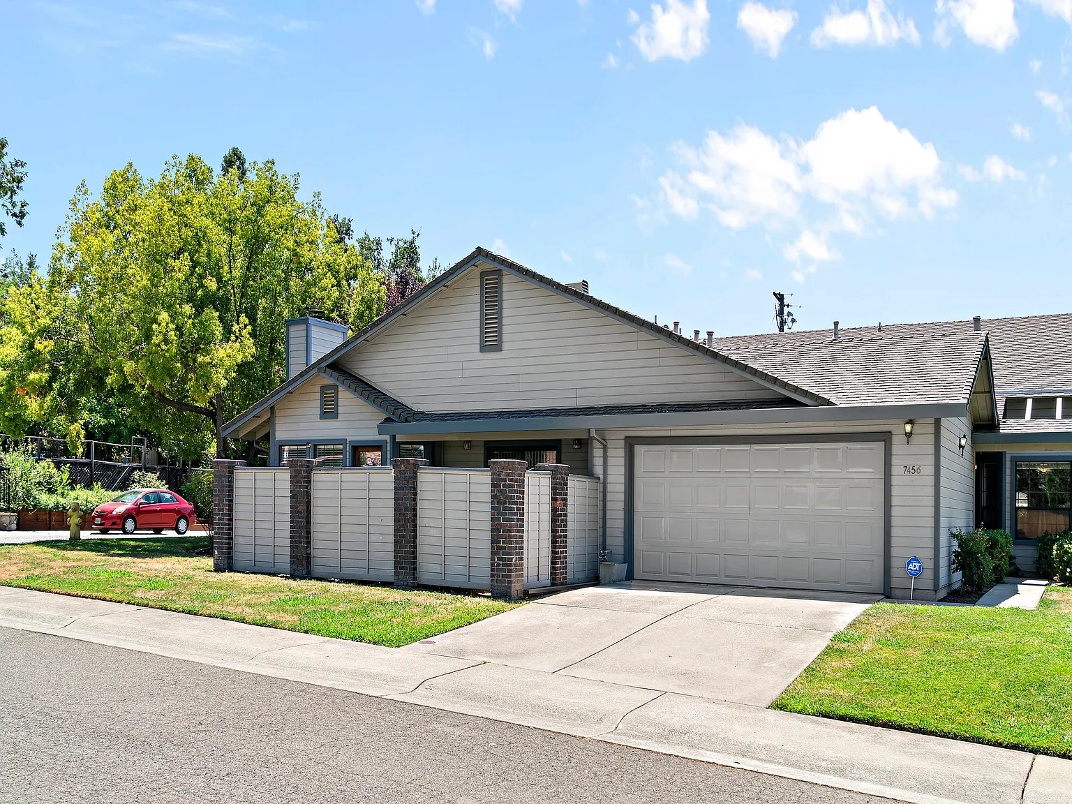 3 bed, 1500 sqft, $2,700 — Photo 2