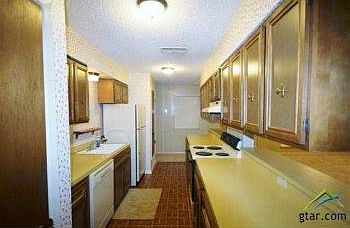 4th image of 1628 Pineview Ln