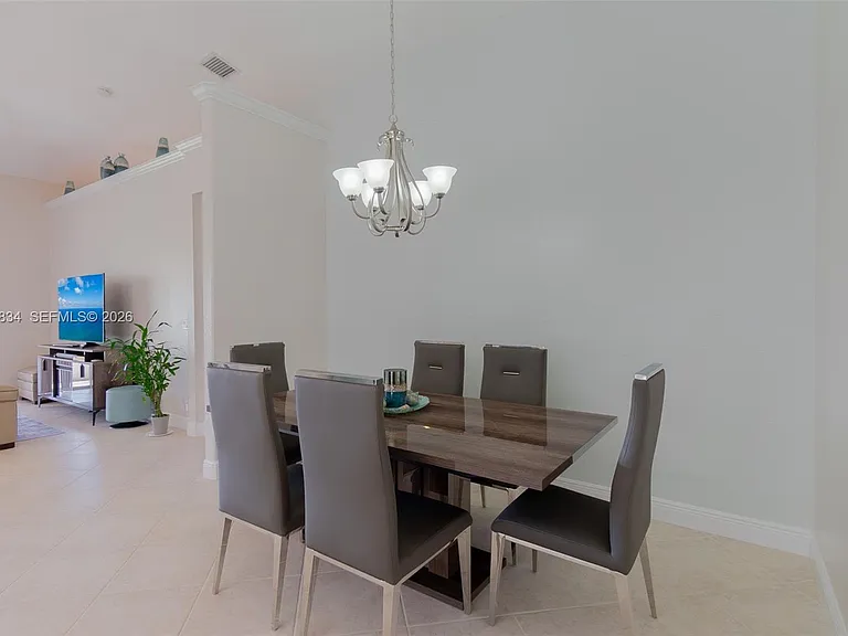 2675 Clipper Cir — Photo 10