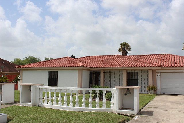 1st image of 415 Sagua La Grande Ave