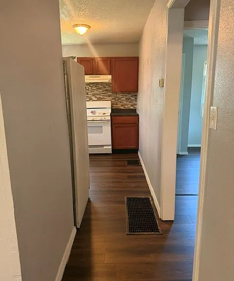 1122 Putnam St — Photo 5