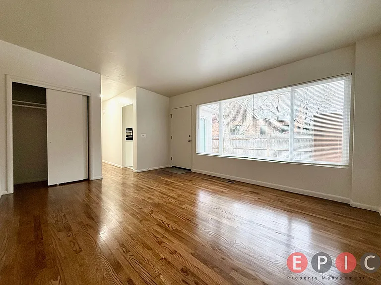 4608 S Russell St — Photo 8