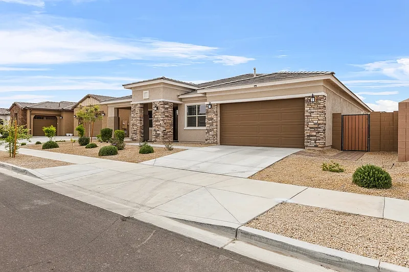 4 bed, 3.5 bath, 2782 sqft, $3,250 — Photo 2