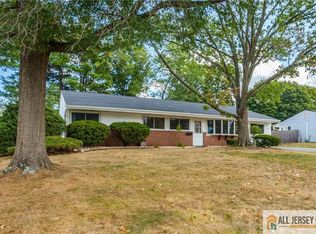 42 New Rd, Kendall Park, NJ 08824