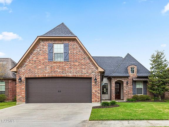 2nd image of 210 Country Park Dr