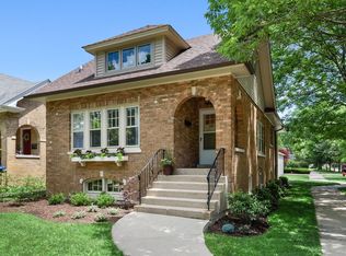 2703 Lincolnwood Dr, Evanston, IL