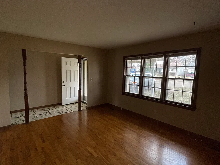 1333 S Ventura Ave — Photo 5