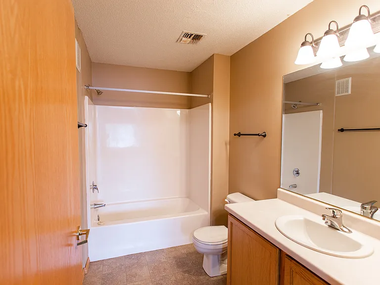 Deer Ridge Apartments — Photo 14
