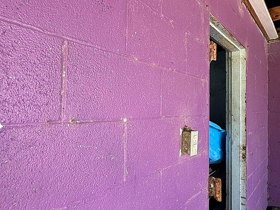 4th image of 1017 Sumner Rd S