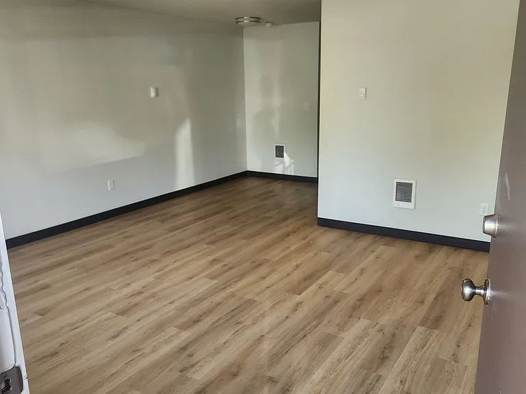 550 SE 60th Ave #106 — Photo 3