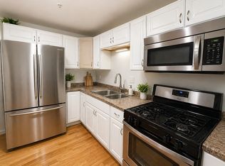 100 Rogers St UNIT 8, Lowell, MA 01852