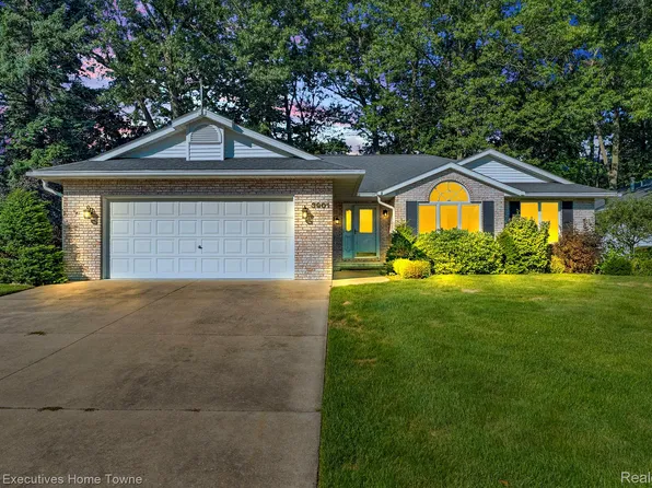 3901 Oak Hills Cir, Port Huron, MI 48060