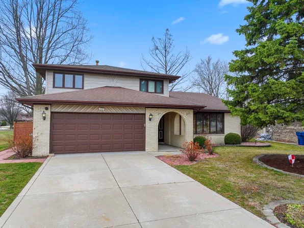10912 Circle Dr, Palos Hills, IL 60465
