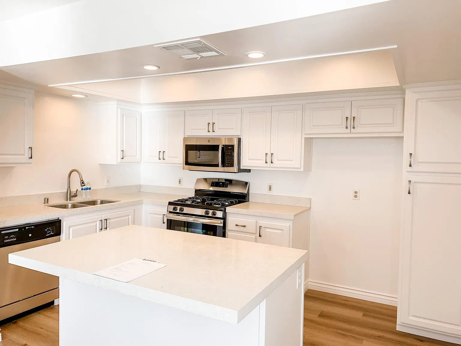 2 bed, 1200 sqft, $5,000 — Photo 1
