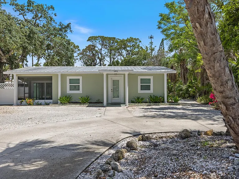 202 Pine Rd — Photo 1