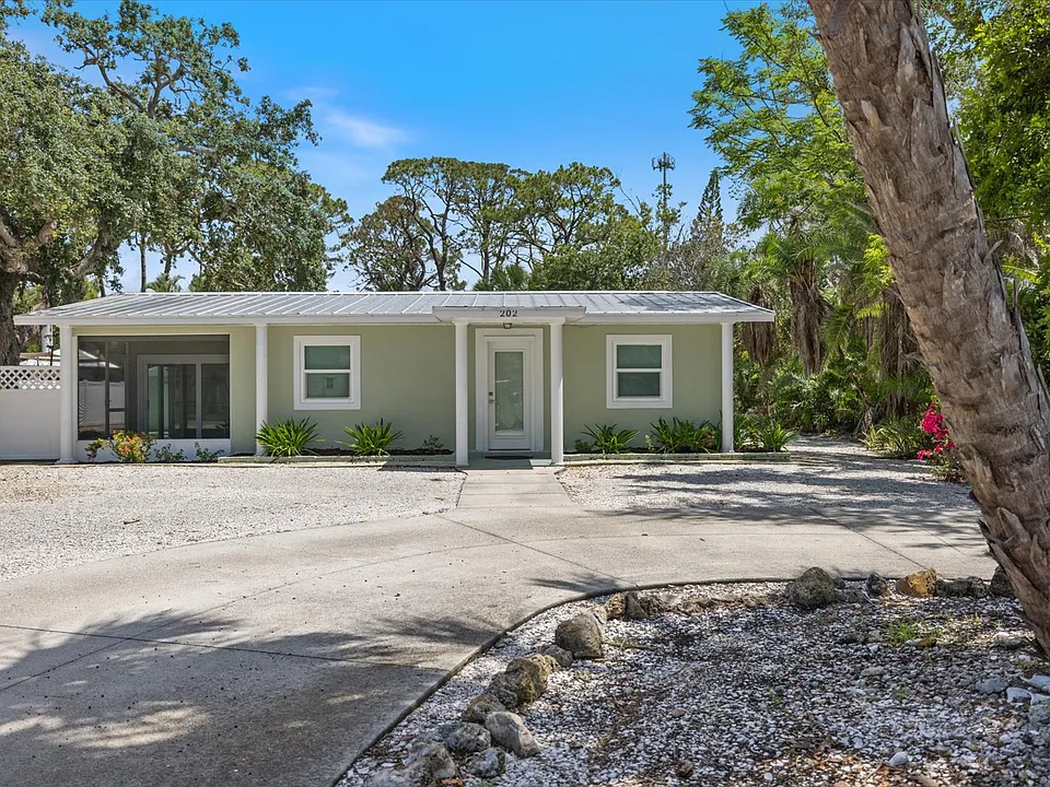 202 Pine Rd