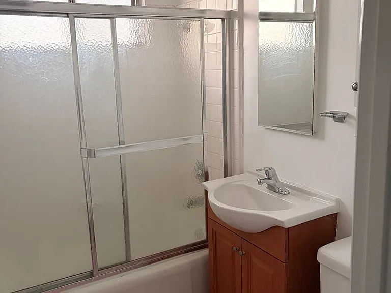 5919-5925 Crenshaw Blvd — Photo 9