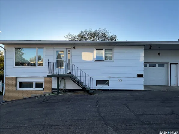 1181 Ashley Drive, Swift Current, SK S9H 1N4