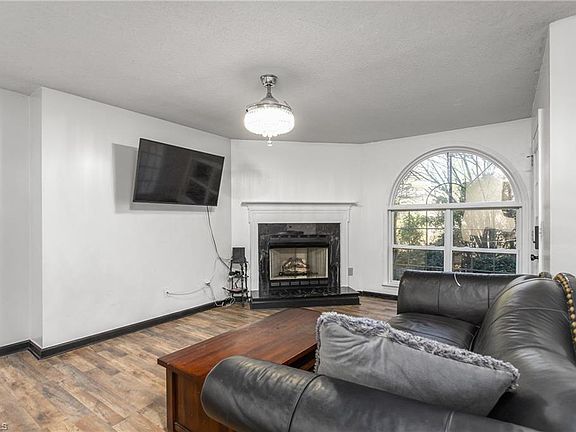5th image of 3650 Morris Farm Dr APT 1B