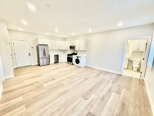 220 Winthrop St Photo 1