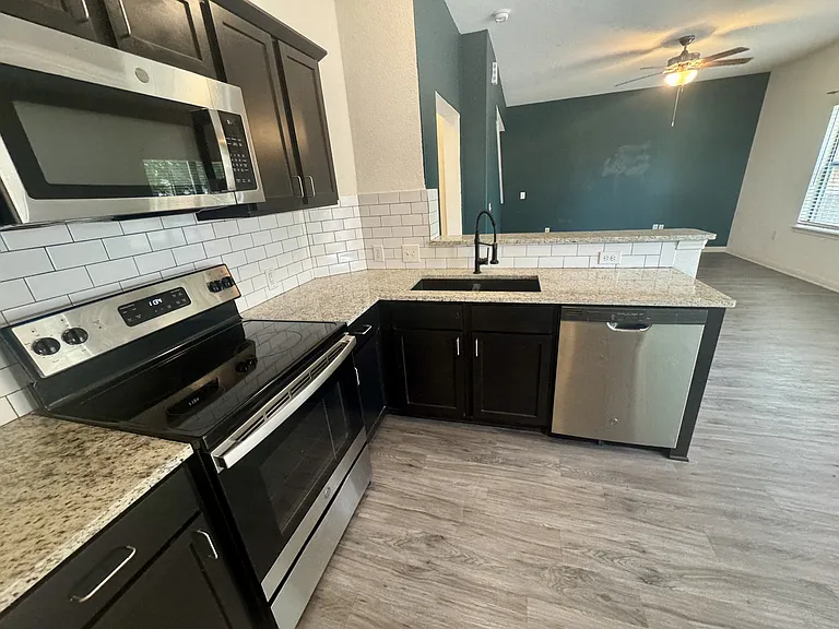 418 Lockhart St #1 — Photo 8