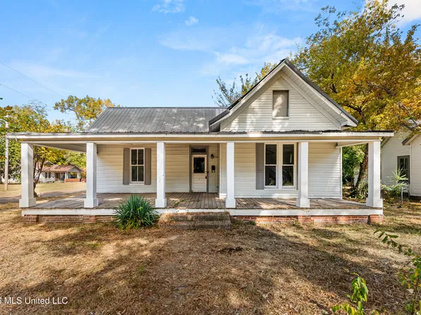210 E Park Ave, Holly Springs, MS 38635