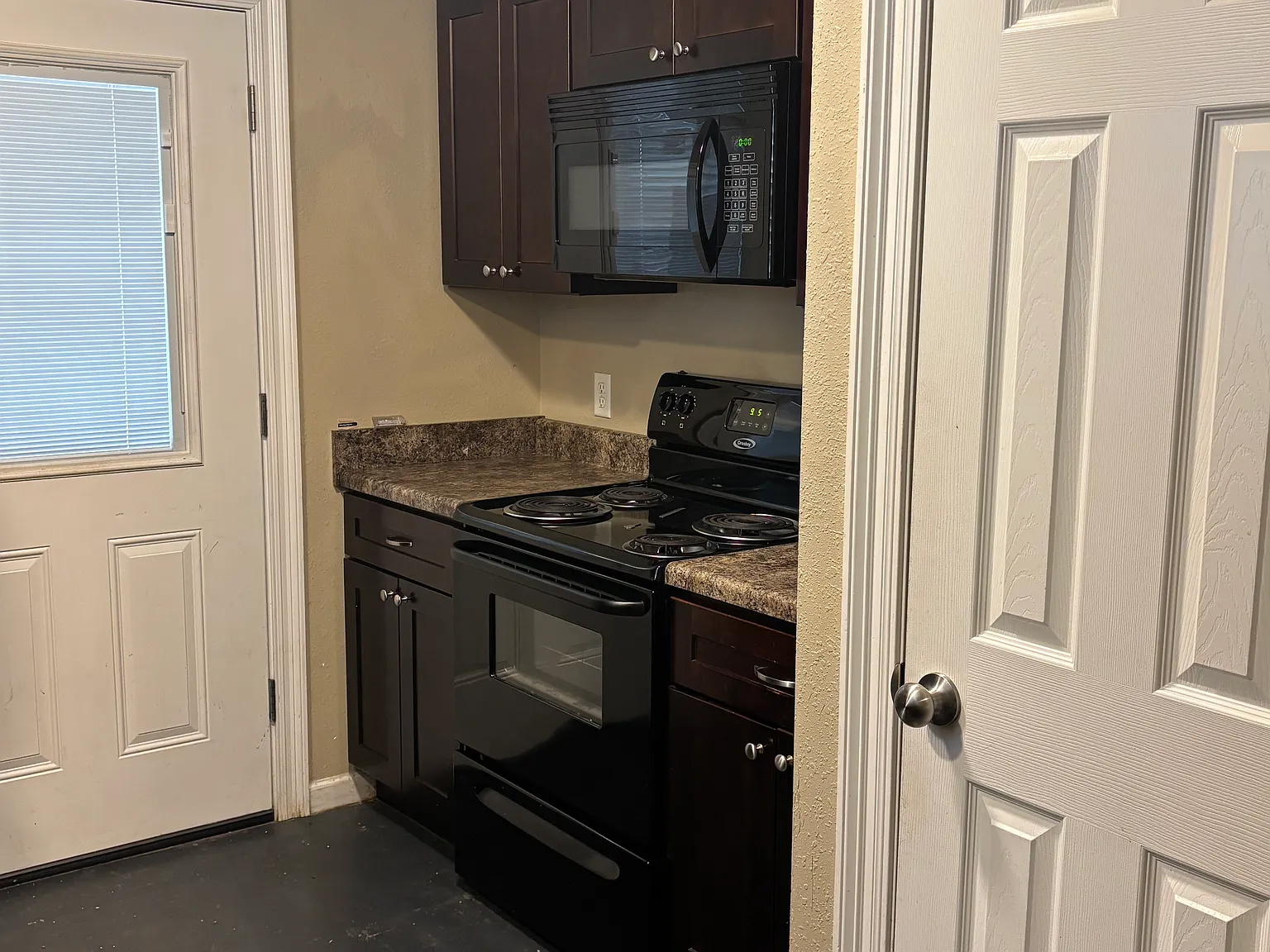 2 bed, 850 sqft, $800 — Photo 3