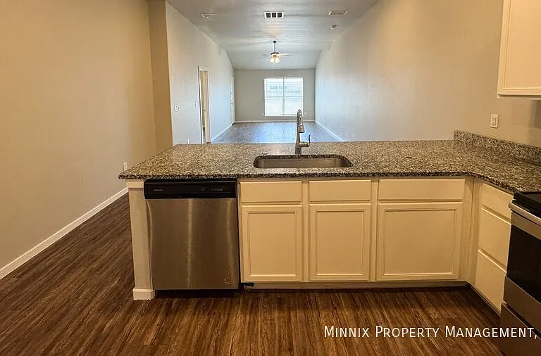 2120 N Jayton Ave #A — Photo 5