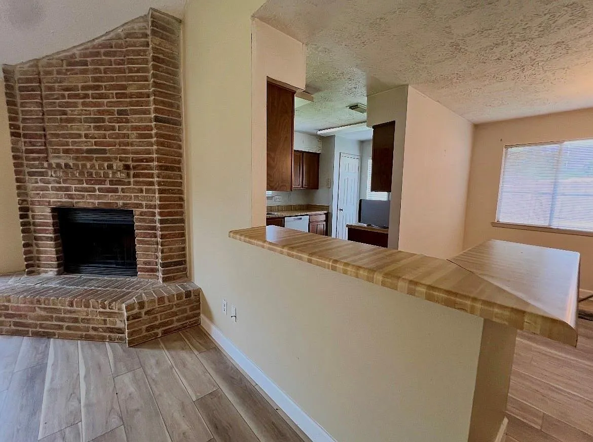 3 bed, 2.0 bath, 1602 sqft, $1,575 — Photo 4