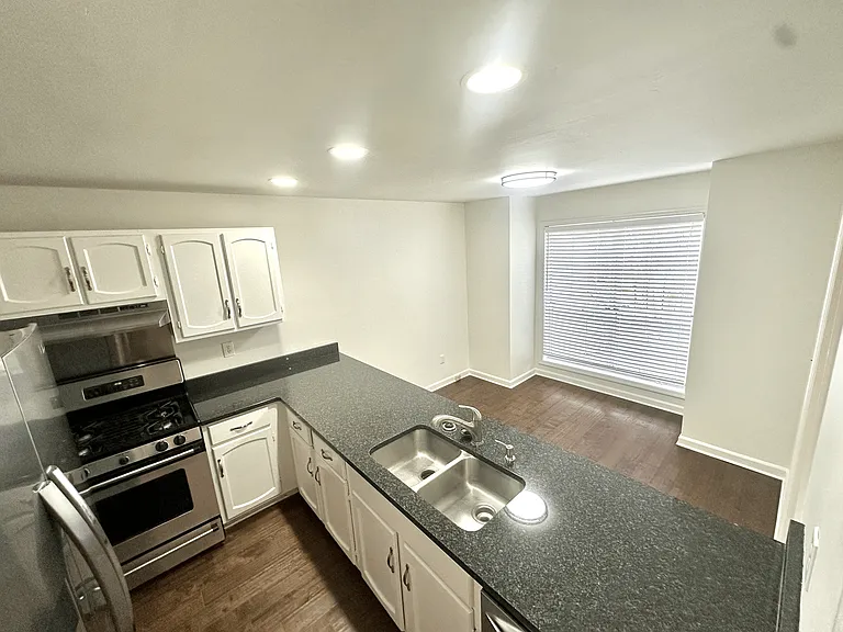 205 Lenox Way NE — Photo 4