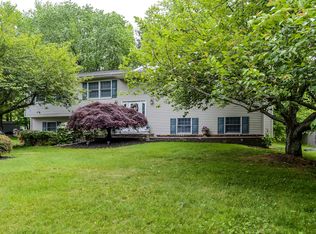 9 Oakmont Ct, Lincroft, NJ