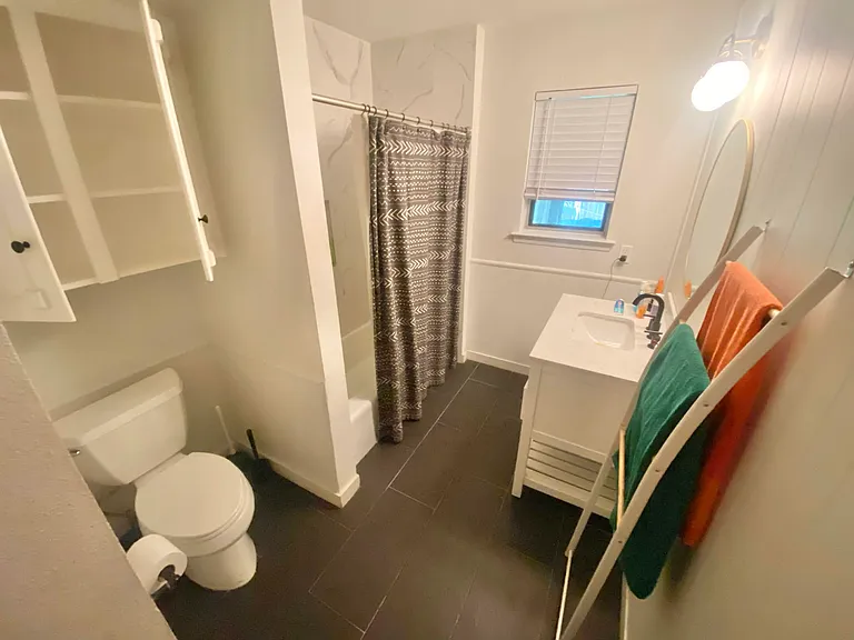 2514 Vernon St — Photo 8