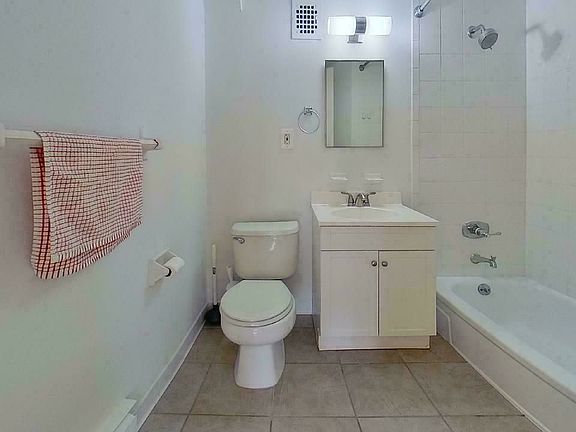 5th image of 237 E 17th St #10