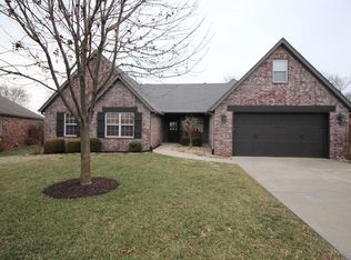 877 W Chestnut Bend Cir, Nixa, MO 65714