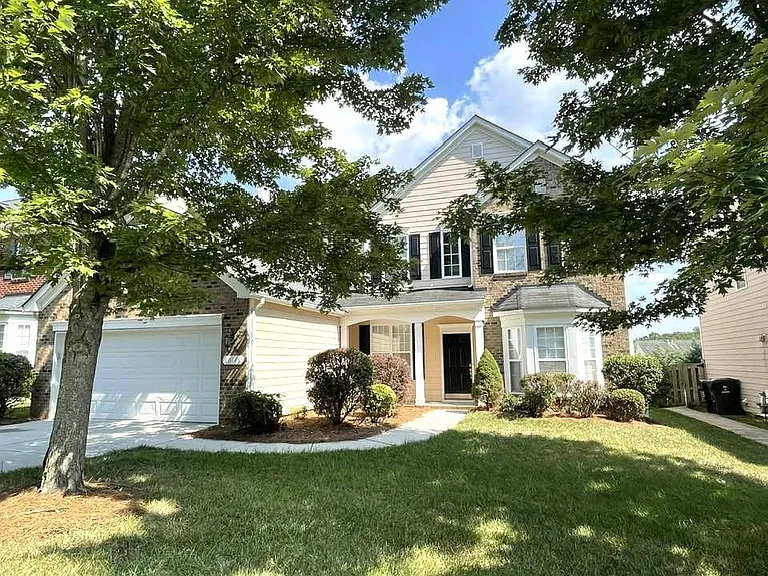 10345 Falling Leaf Dr NW — Photo 1