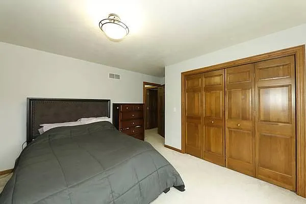 N48W16103 Lone Oak Ln — Photo 4
