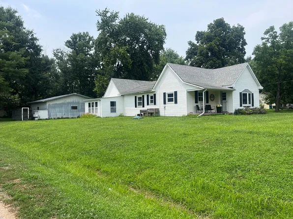6975 N County Road 1380e, Charleston, IL 61920