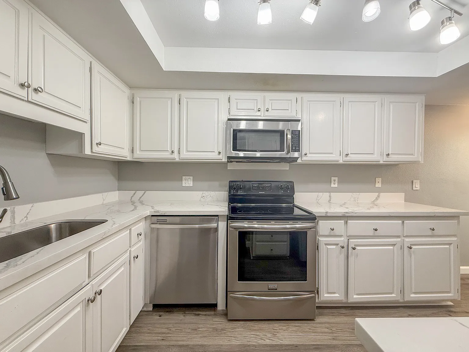 5110 N 31st Way Unit 316, Phoenix Az — Photo 2