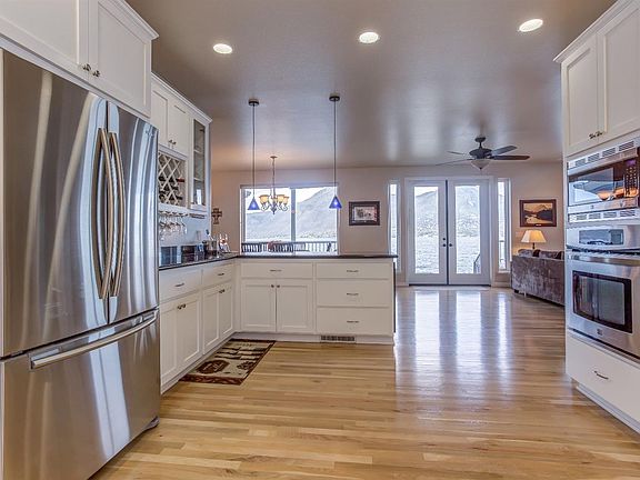 4th image of 10931 SW Lakeshore Drive