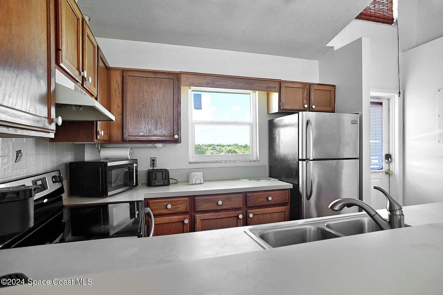 2 bed, 2.0 bath, 844 sqft, $4,000 — Photo 4