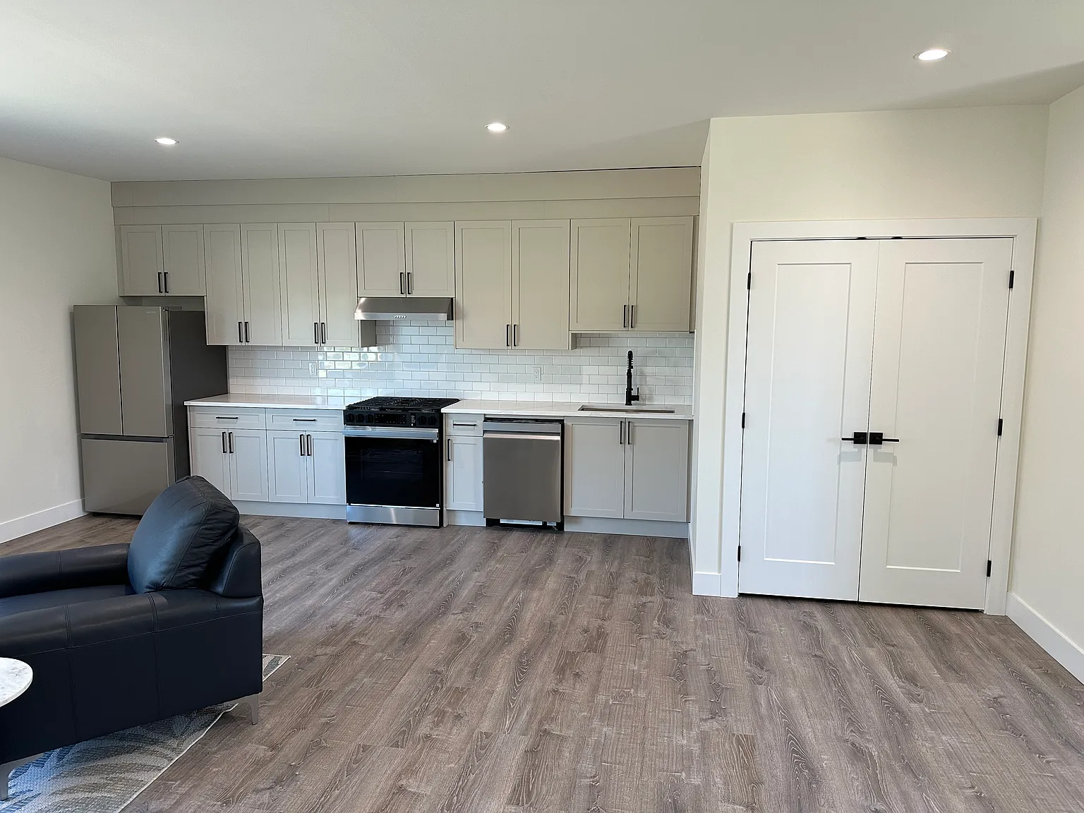 2 bed, 1040 sqft, $1,800 — Photo 3