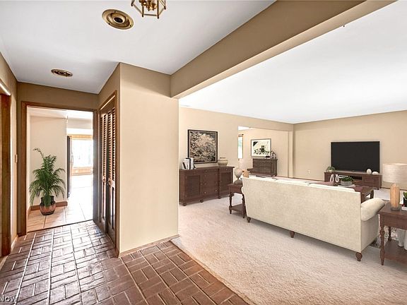 3rd image of 10512 Laurel Ln
